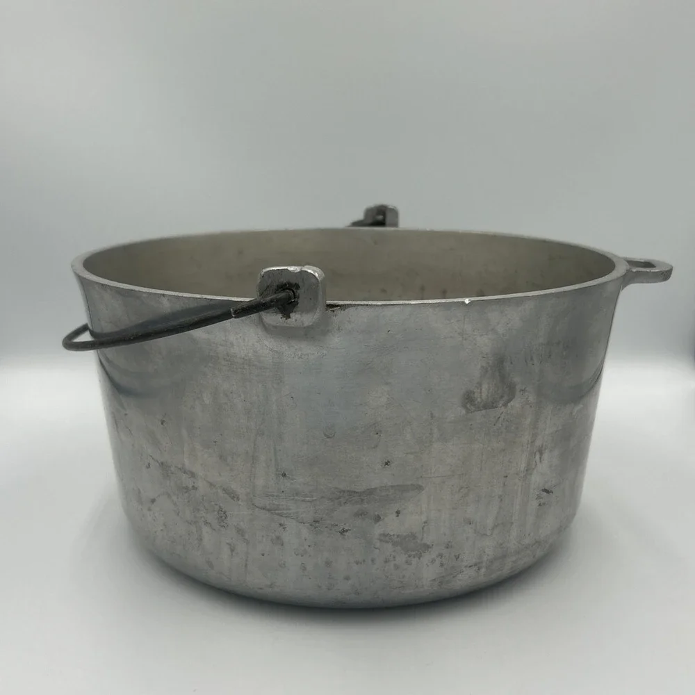 Vintage Cast Aluminum Household Institute 6 Quart Stock Pot & Lid w/ Bail Handle